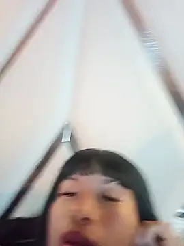 MeelFox live XXX chat