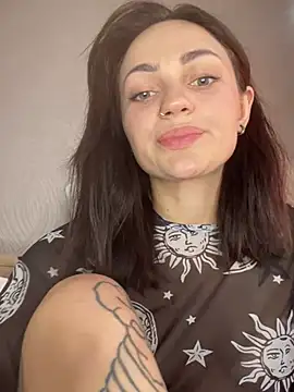 BiteMeSarah Chat XXX live
