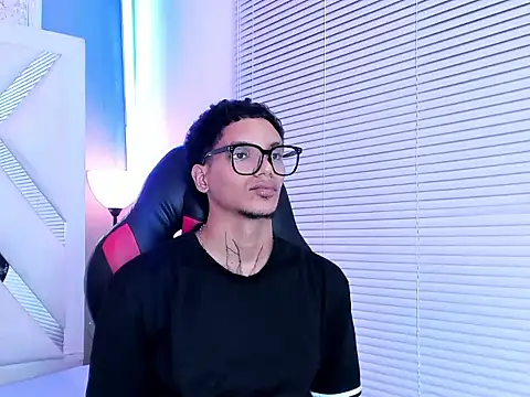 kai_storm77 Chat XXX in diretta