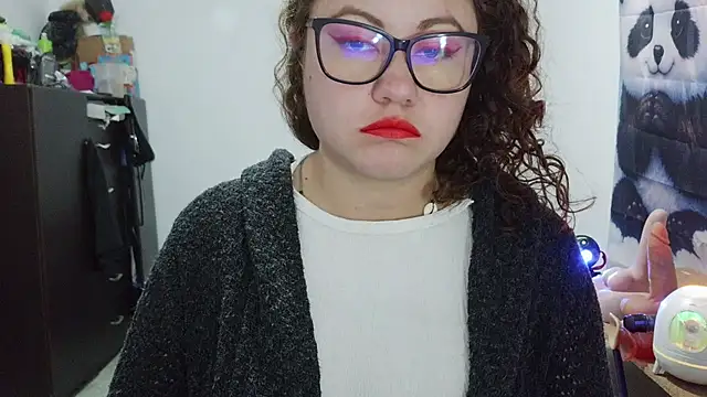 curly_greeneyed's Live XXX Chat