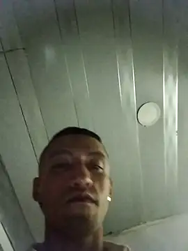 Chat +18 de TuCanero23cm ao vivo
