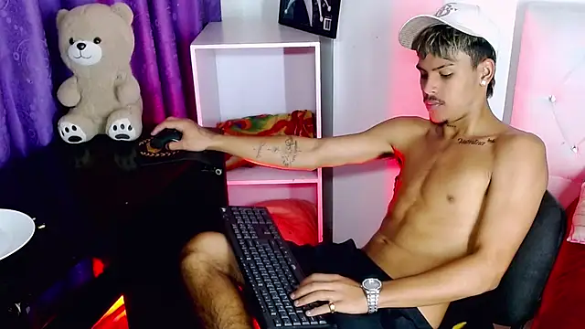 Angel_foxc13 webkamerás műsora