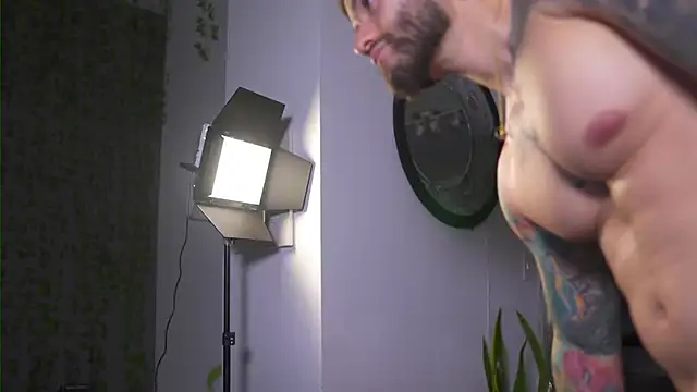 Frank_Farrell 现场XXX聊天