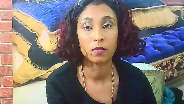 IndianSexyButt Adlı Modelin Canlı XXX Sohbeti