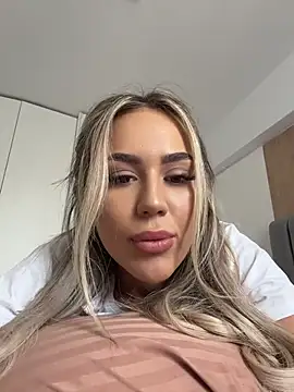 BarbieDoll13's Live XXX Chat