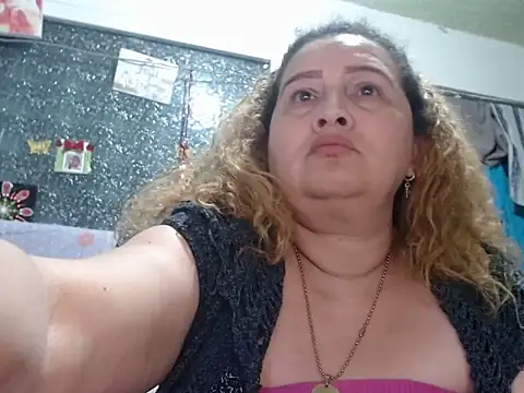 Perla1981--'s Live XXX Chat