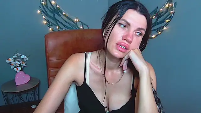 צ'אט XXX בשידור חי של MilaLoona