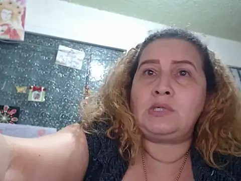 Perla1981-- Live XXX-chat