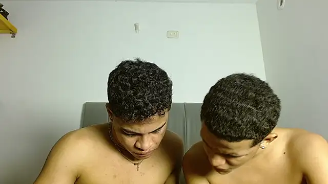 Jose_And_Daniel's Live XXX Chat