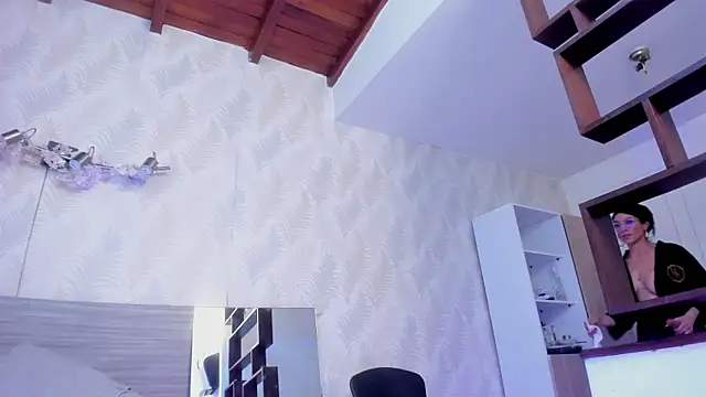 Chat +18 de Isisjames ao vivo