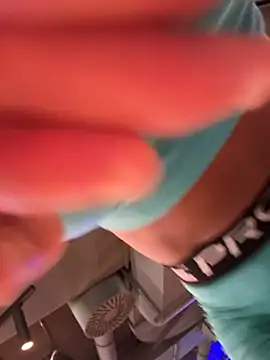 Chat +18 de F3ckd0lllucy ao vivo