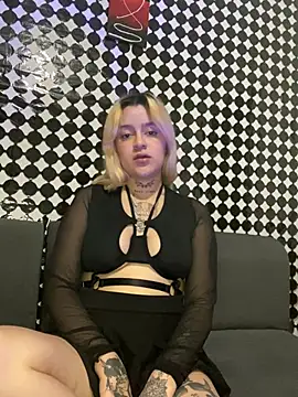 kaia-velvet Adlı Modelin Canlı XXX Sohbeti