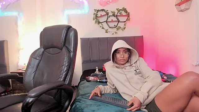 Lucerop_'s Live XXX Chat