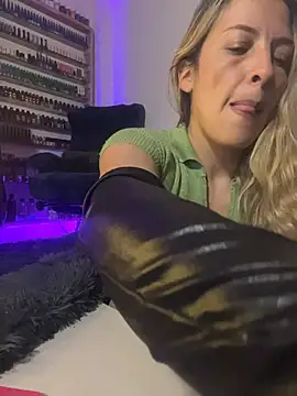 XXX chat uživo modela Katt-findom