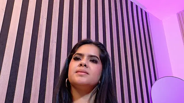 MartinaRoberts7 Adlı Modelin Canlı XXX Sohbeti
