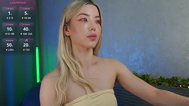 LindaThackerr Adlı Modelin Canlı XXX Sohbeti