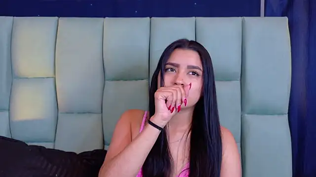 צ'אט XXX בשידור חי של Emilyy05_