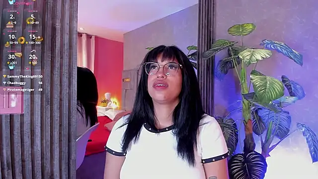 Chat +18 de Karin_Ks ao vivo