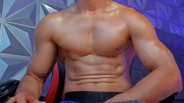 Adonys_Lewis_ élő XXX-chatje