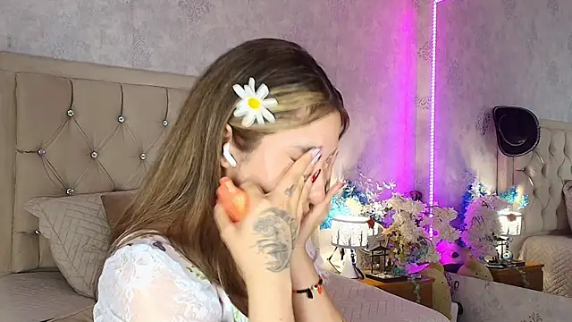 nini_love01 Adlı Modelin Canlı XXX Sohbeti