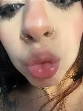 sharlot24's Live XXX Chat