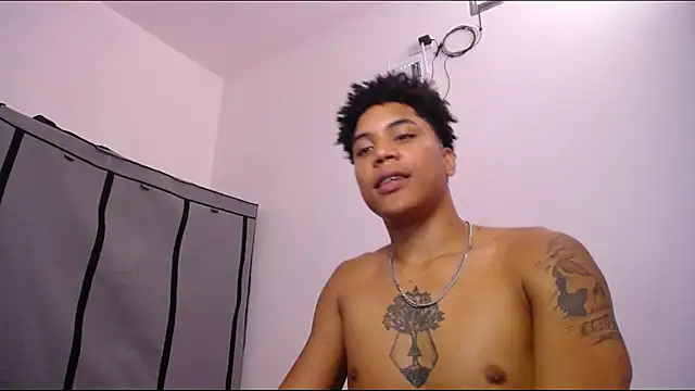 Chat +18 de LatinEvanoBBC ao vivo
