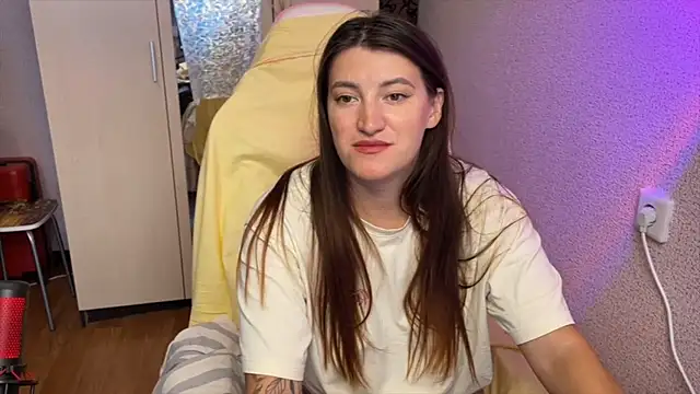 Katrin__kiss Adlı Modelin Canlı XXX Sohbeti
