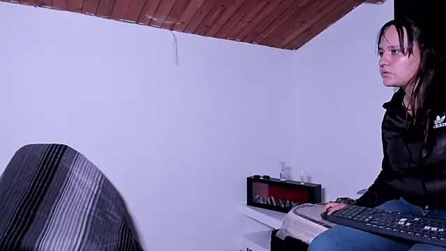 emilytorresvg's Live XXX Chat
