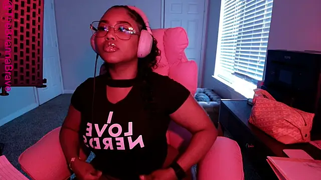 צ'אט XXX בשידור חי של BriannaBrave