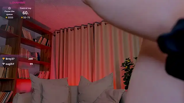 Chat XXX en directo de OlliviaBr0wn