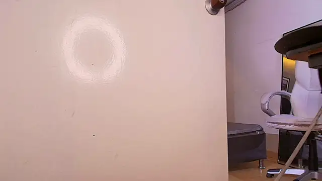 Chat +18 de CristalBm_ ao vivo