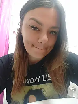 Chat +18 de KrissSexi ao vivo