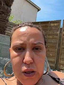 Shylyy25 Adlı Modelin Canlı XXX Sohbeti