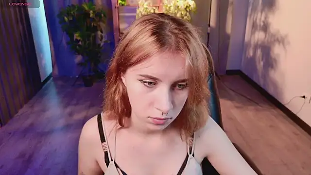 צ'אט XXX בשידור חי של miraiakik