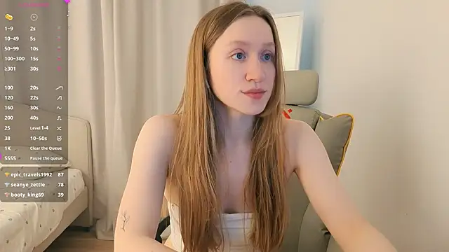 mowalova's Live XXX Chat