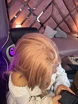 lya_nekko_ Adlı Modelin Canlı XXX Sohbeti