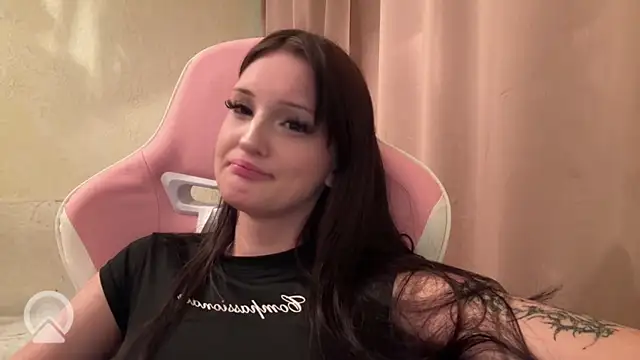 Chat +18 de YunaVelour ao vivo