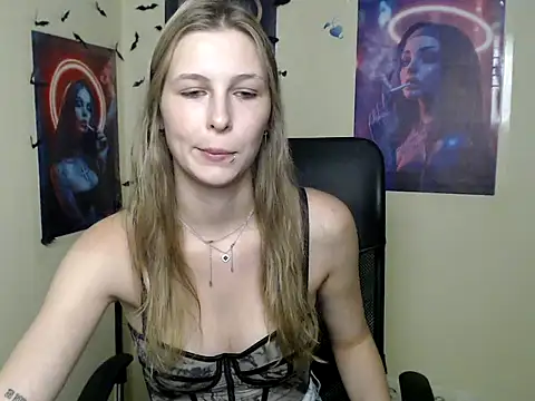 StrangerGi Adlı Modelin Canlı XXX Sohbeti