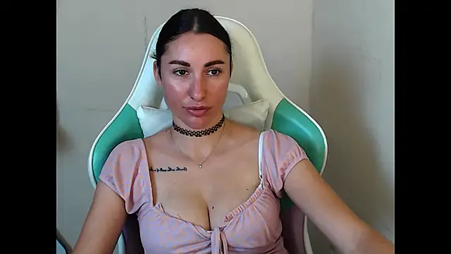 Chat XXX en directo de Cammil1a_horn