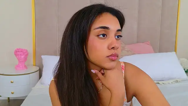 Chat +18 de Luna_Cortier ao vivo