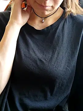 Aashikalaa Adlı Modelin Canlı XXX Sohbeti