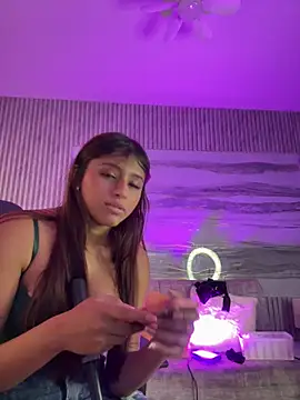 dafne17_ Adlı Modelin Canlı XXX Sohbeti
