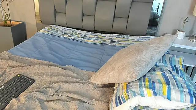 Charlie___Musk Adlı Modelin Canlı XXX Sohbeti