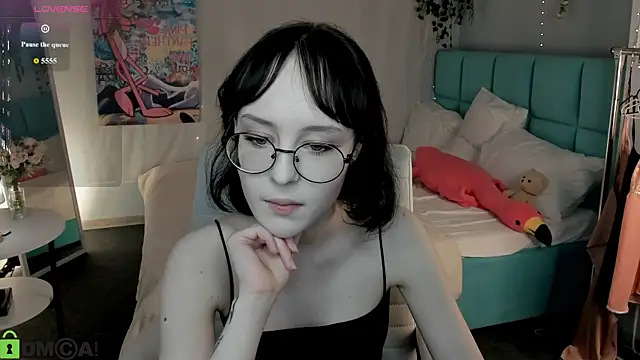 Lilac-Muse Chat XXX in diretta