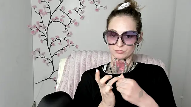 Chatroom XXX en direct de Esmi_Winter