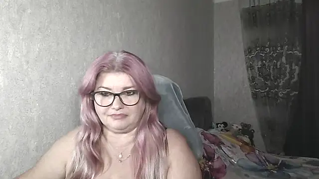 Diana_49: διαδικτυακό σόου στην κάμερα