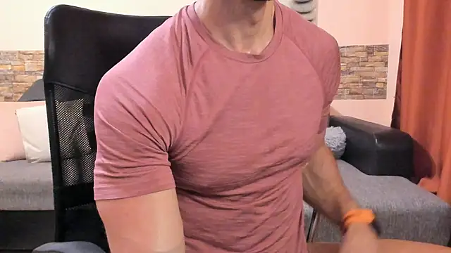 HotHunkTrainer's Live XXX Chat