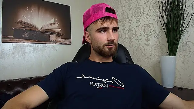 Show modela KyloEast na web-kameri