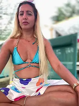 adya-aly's Live XXX Chat