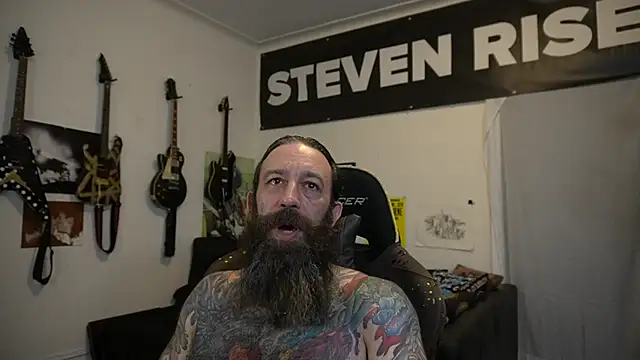Chat +18 de StevenRiseNYC ao vivo